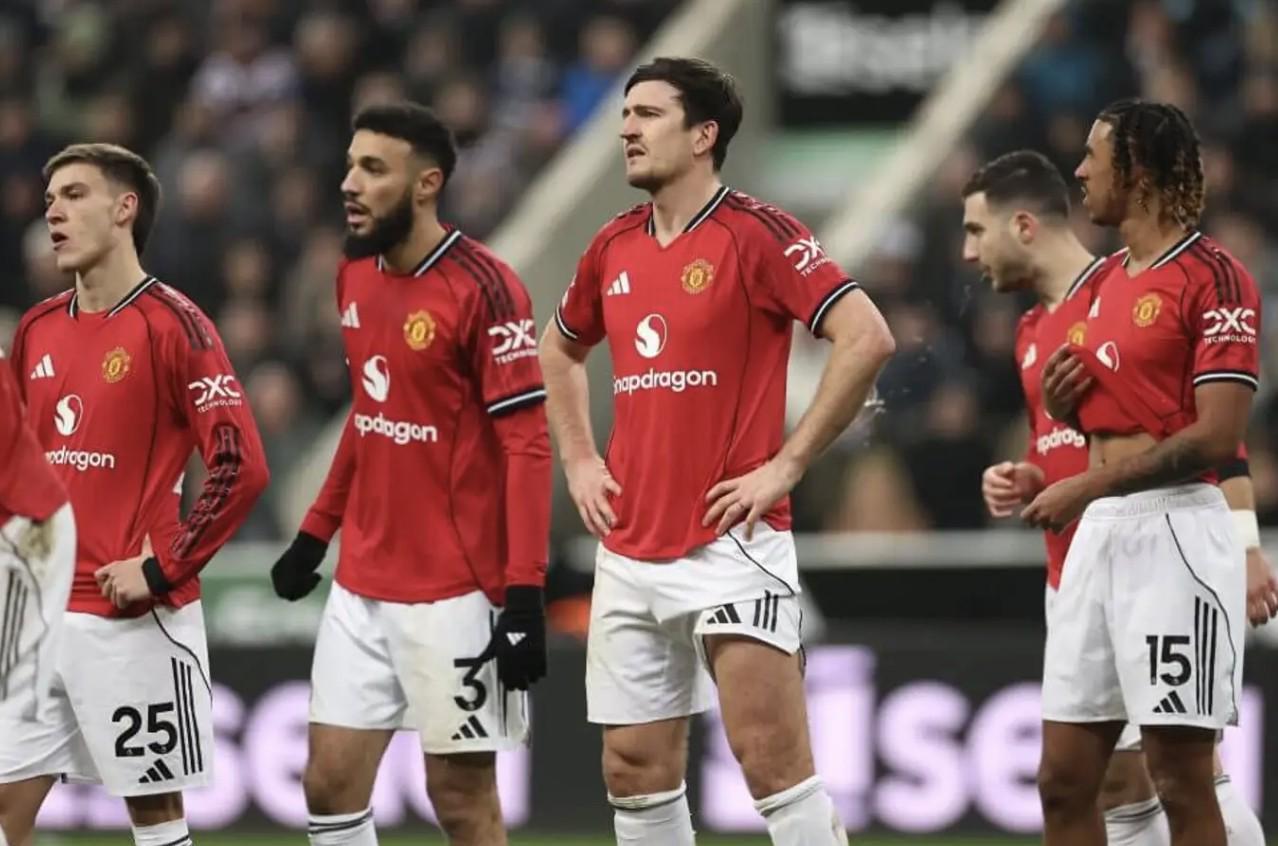 天博体育平台-TA：曼联左路的进攻存在问题；球员们在场上的反应速度过慢