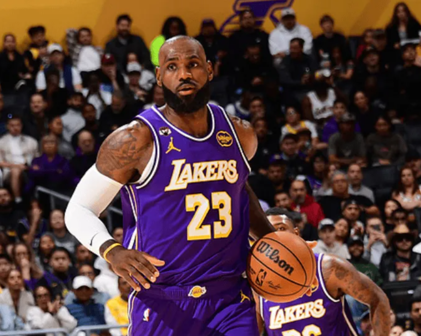 天博体育平台-大逆转！湖人双杀76人，詹姆斯一战连创3大神迹，东契奇腿筋重伤